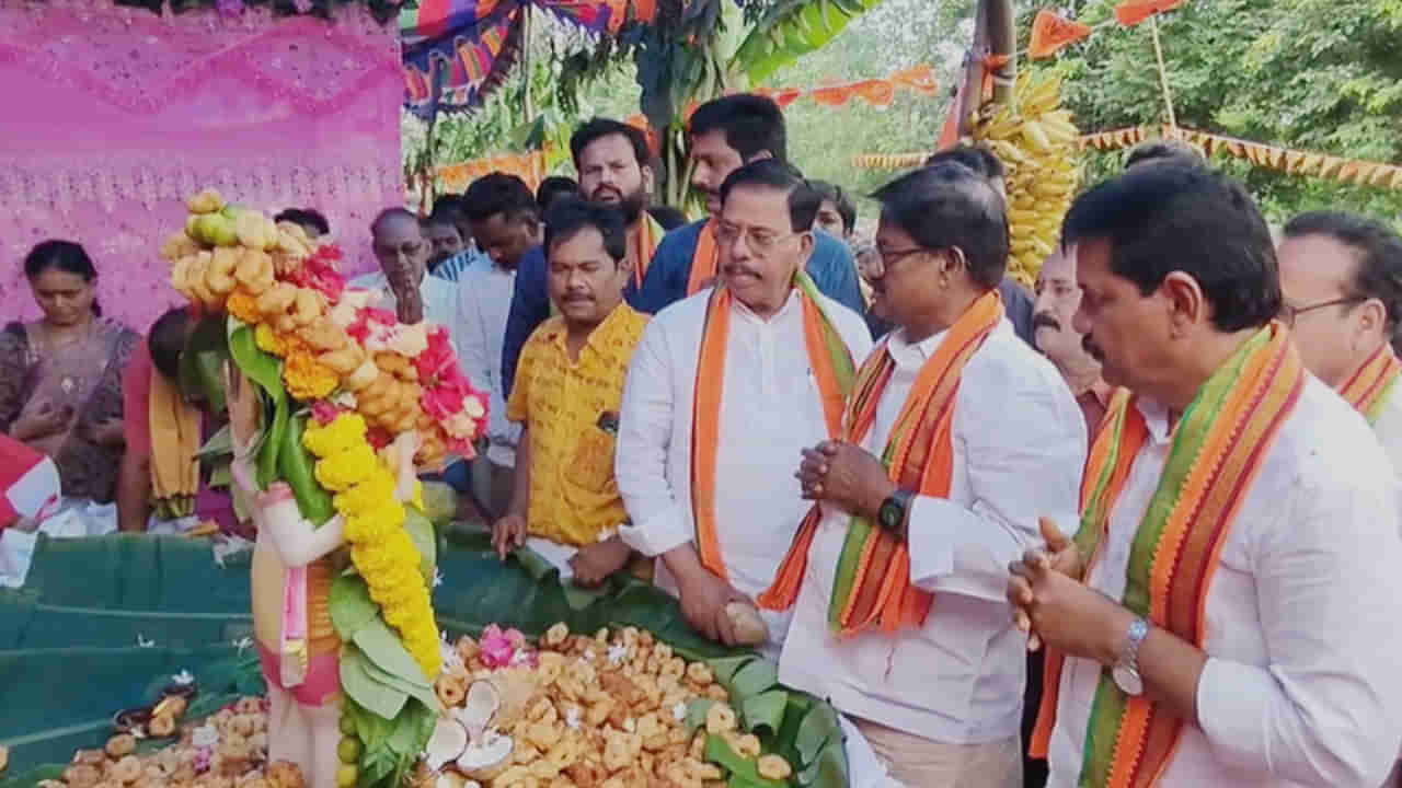 Lord Hanuman Puja: అంజనీపుత్రునికి 10 వేల వడలతో అభిషేకం.. ఎక్కడంటే...?