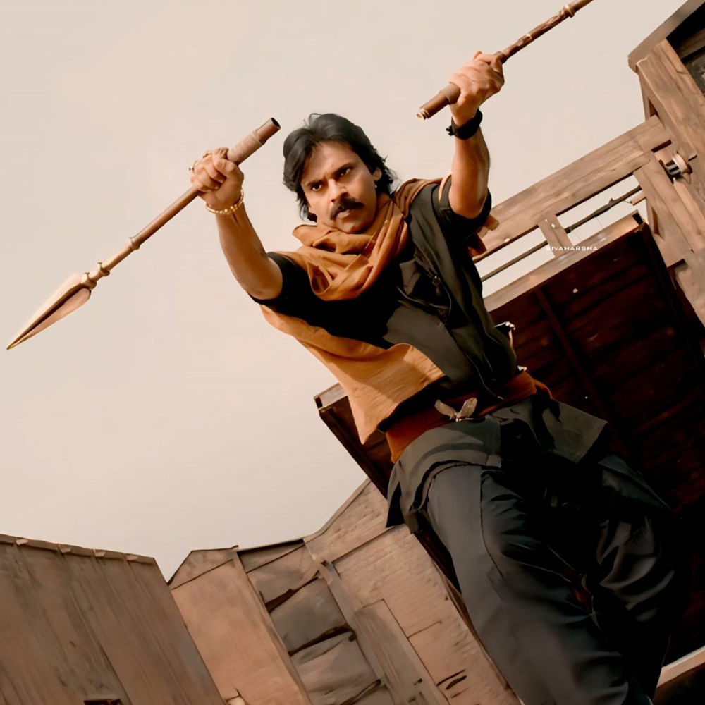 తాజాగా వీరమల్లు క్రేజ్‌ను మరింత పెంచే న్యూస్‌ రివీల్ అయ్యింది. సోమవారం సెన్సార్ కార్యక్రమాలు పూర్తి చేసుకుంది హరి హర వీరమల్లు. పీరియాడిక్ యాక్షన్‌ డ్రామాగా తెరకెక్కిన ఈ సినిమాకు యూ బై ఏ సర్టిఫికేట్ జారీ చేసింది సెన్సార్‌ బోర్డ్‌. 