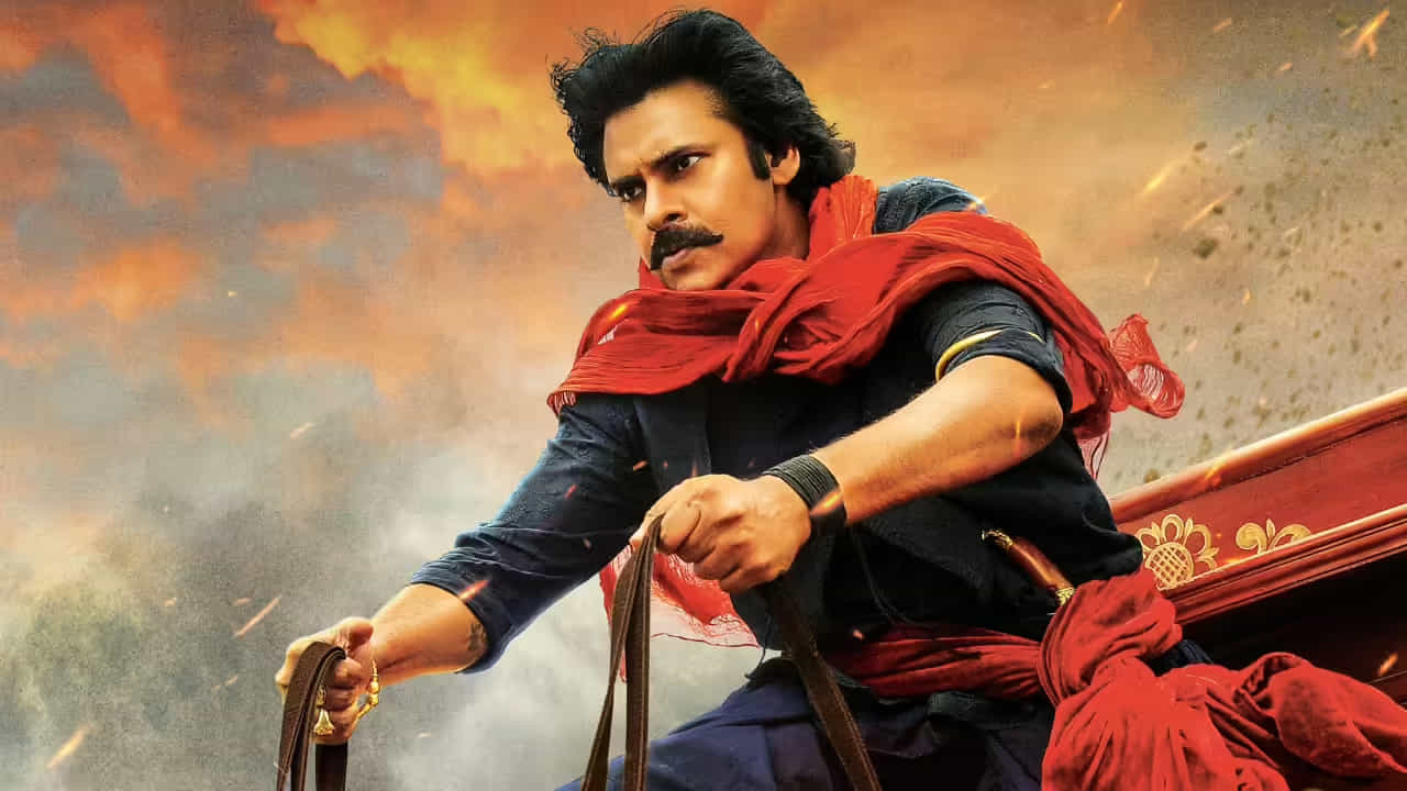 నిర్మాతల కష్టాలు నాకు తెలుసు.. నేను వారికి గౌరవం ఇస్తాను అన్నారు. ఈ సినిమాకు ముందుగా పవన్ పారితోషికం తీసుకున్నప్పటికీ ఆ తర్వాత నిర్మాత ఇబ్బందుల్లో ఉన్నాడని తెలిసి తిరిగి ఇచ్చేసిన సంగతి తెలిసిందే. ప్రస్తుతం ఈ సినిమాకు అడియన్స్ నుంచి బ్లాక్ బస్టర్ హిట్ రెస్పాన్స్ వస్తుంది. 