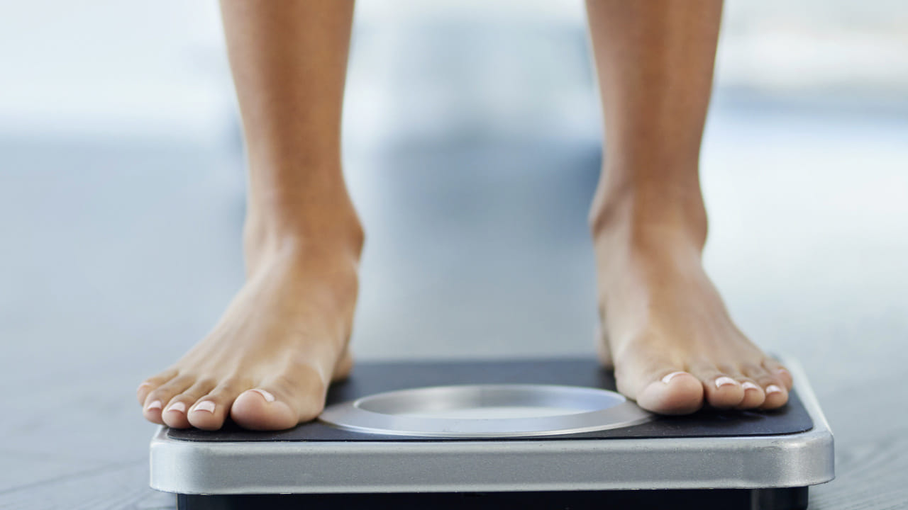 Weight Loss: ఈ లక్షణాలు మీలో కనిపిస్తున్నాయా? డేంజర్ లో పడినట్లే.. వెంటనే బరువు తగ్గడం ఆపెయ్యాలి..