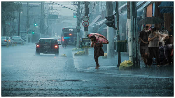 Heavy Rain Alert: రాబోయే 24 గంటల్లో భారీ వర్షాలు.. అధికారుల కీలక ప్రకటన