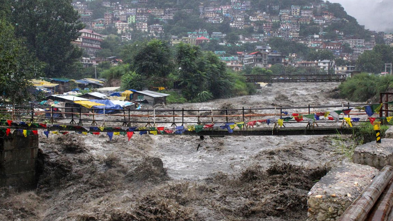 Heavy Rains: ఉత్తరాదిని ముంచెత్తుతున్న భారీ వర్షాలు.. పొంగిపొర్లుతున్న నదులు.. రెడ్ అలర్ట్!