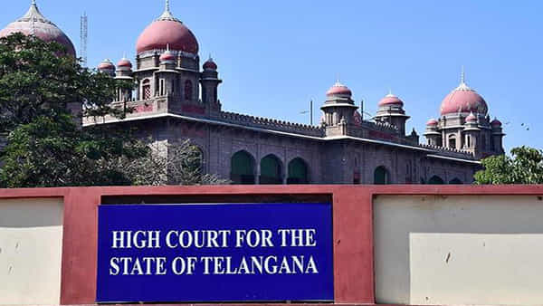 Telangana: కేసీఆర్, హరీష్రావు పిటిషన్లపై హైకోర్టులో విచారణ.. కీలక ఆదేశాలు