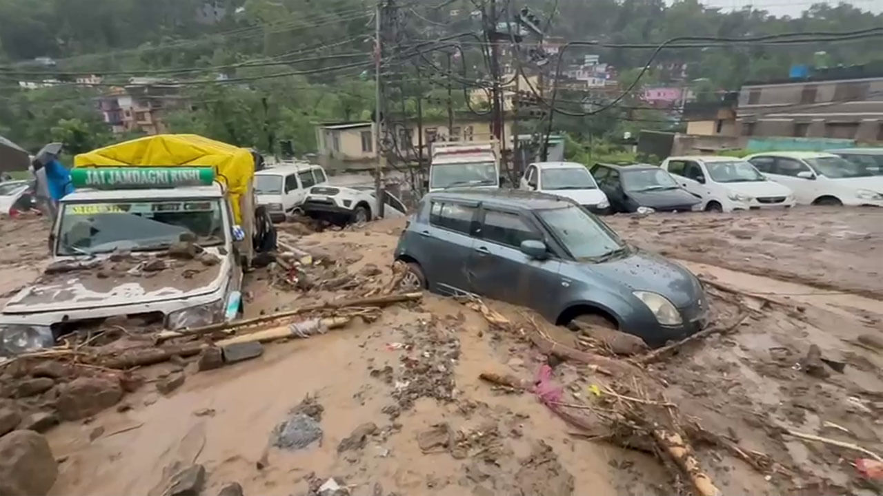Rains Video: హిమాచల్ ప్రదేశ్లో వర్ష బీభత్సం... మండి జిల్లాలో దారుణ దృశ్యాలు