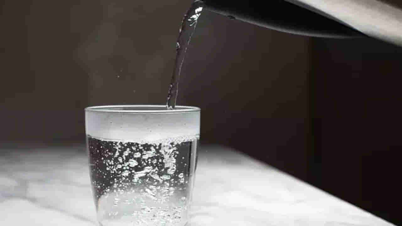 Health Benefits: నీరు వేడి చేస్తే బ్యాక్టీరియా చనిపోతుందా? ఇందులో నిజమెంత..?