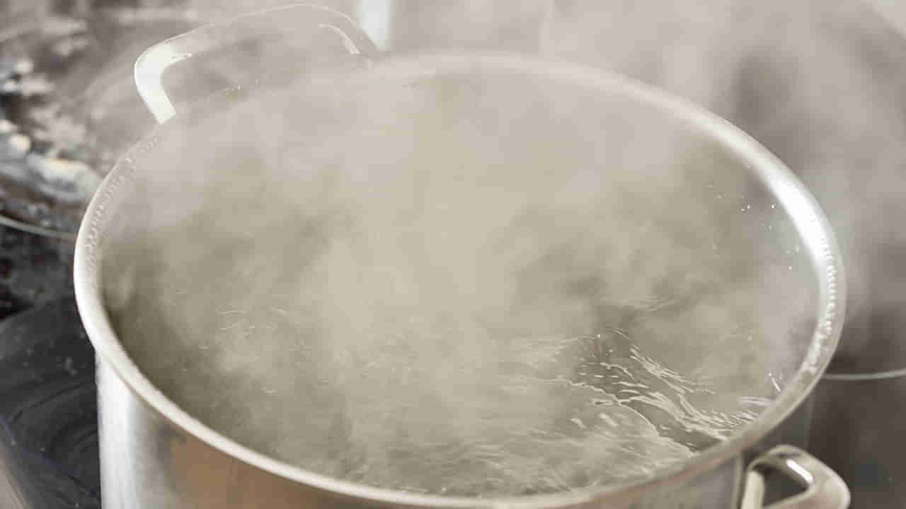 Vizag: నిద్రిస్తున్న భర్తపై సలసల మరిగే వేడినీళ్లు పోసిన భార్య