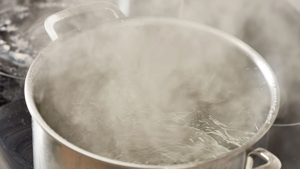 Vizag: నిద్రిస్తున్న భర్తపై సలసల మరిగే వేడినీళ్లు పోసిన భార్య