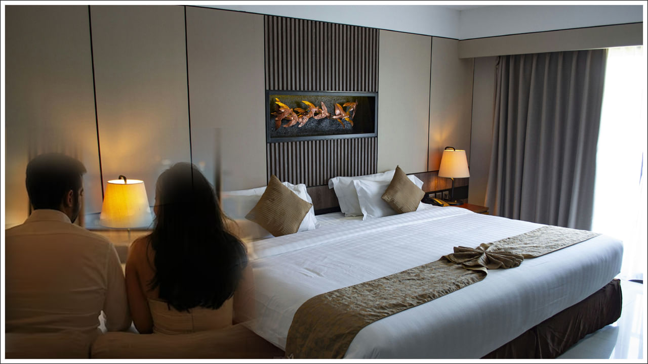 హోటల్‌లో తెల్లటి బెడ్ షీట్లు చూసినప్పుడు వచ్చిన అతిథులకు గది పూర్తిగా శుభ్రం ఉందనే నమ్మకం కలుగుతుంది. ఎటువంటి మరకలు లేదా పాత దుస్తులు వంటివి లేవనే అభిప్రాయం ఆ అతిథులలో కలుగుతుంది. దీంతో తెల్లటి వస్త్రాలు చూసే సరికి అతిథులకు మంచి వాతావరణం ఉన్నట్లు కనిపిస్తుంది. అలాగే ఆలోచన విధానంలో కూడా మార్పు కనిపిస్తుంటుంది. దీంతో హోటల్ గానీ, లాడ్జి గానీ చేరుకున్నప్పుడు మంచి వాతావరణం, మనస్సు ప్రశాంతత కల్పిస్తుంది.