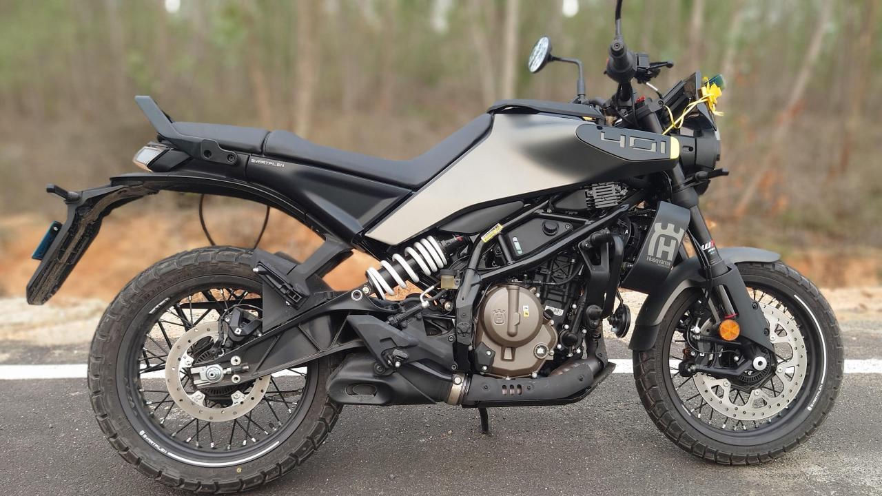 3వ స్థానంలో హస్క్‌వర్నా స్వార్ట్‌పిలెన్ 401 ఉంది. 398.63cc లిక్విడ్ కూల్డ్ ఇంజిన్‌తో 46 PS శక్తి, 39 Nm టార్క్‌ను అందిస్తుంది. 29 KMPL దీని మైలేజ్. ఇది  2.93 లక్షల రూపాయల ధరతో ఆధునిక టెక్నాలజీని కలిగి ఉంటుంది.