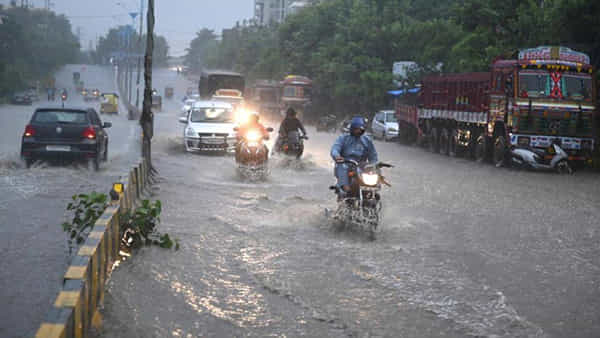 Hyderabad: నగరంలో భారీ వర్షం - అత్యవసరం అయితే తప్ప బయటకి రావొద్దు