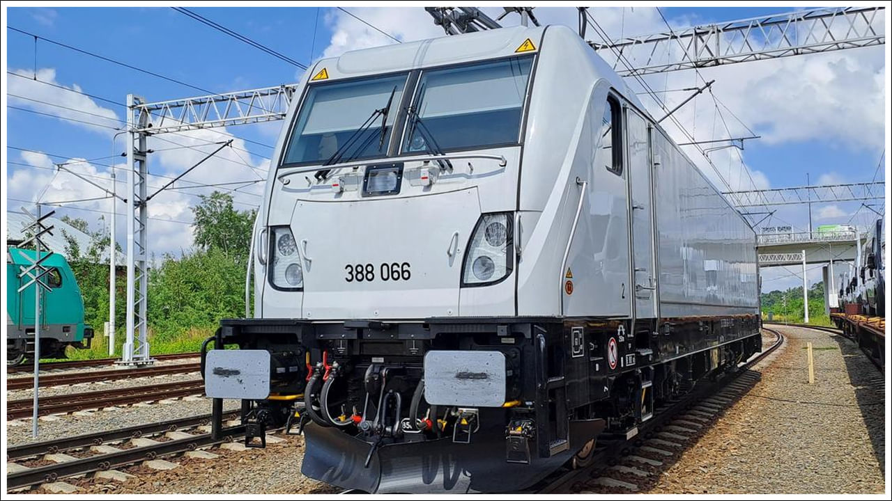 Indian Railways: చరిత్ర సృష్టించిన భారత రైల్వే.. దేశంలో మొట్ట మొదటి హైడ్రోజన్‌తో నడిచే ఇంజన్‌ ఇదే!