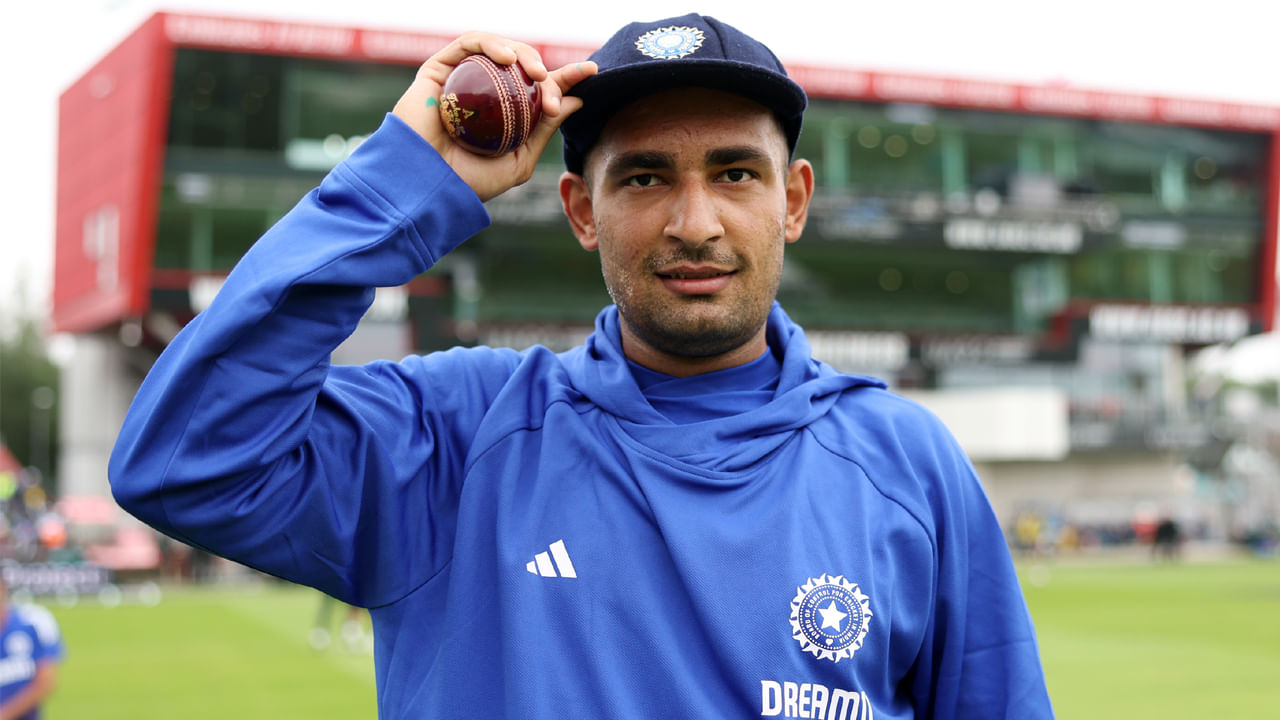 ఓల్డ్ ట్రాఫోర్డ్ పిచ్ సాధారణంగా పేసర్లకు అనుకూలంగా ఉంటుంది. ఇక్కడ బంతి బౌన్స్, స్వింగ్ ఎక్కువగా లభిస్తాయి. ముఖ్యంగా మేఘావృత వాతావరణంలో పేసర్లు రాణిస్తారు. వర్షం పడే అవకాశాలు కూడా ఉన్నందున, పేసర్లు ఈ మ్యాచ్లో కీలక పాత్ర పోషించనున్నారు. జస్ప్రీత్ బుమ్రా, మహ్మద్ సిరాజ్ లతో పాటు, అన్షుల్ కంబోజ్ భారత పేస్ అటాక్లో పదును పెంచుతాడని టీమిండియా ఆశిస్తోంది.