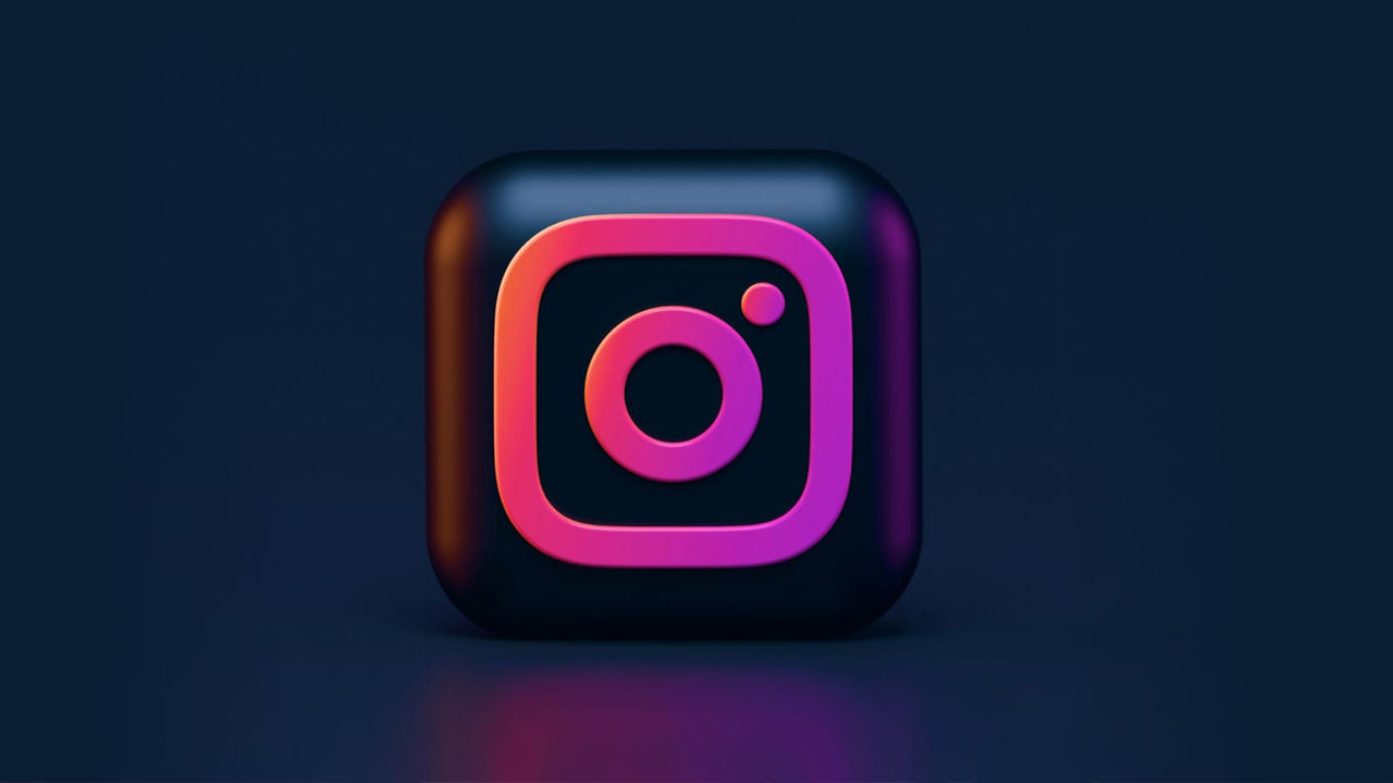 ఇన్ఫ్లుయెన్సర్లతో కోలబ్రేటీ అవండి: ప్రతి పరిశ్రమలో ప్రభావవంతమైన వ్యక్తులు ఉంటారు. వారు మిమ్మల్ని వారి ప్రేక్షకులతో కనెక్ట్ చేయగలరు, మీ బ్రాండ్ యొక్క అనుచరులను పెంచుకోవడంలో సహాయపడతారు. వారికి మరియు మీ ప్రేక్షకులకు మధ్య నిజమైన సంబంధాన్ని సృష్టించడానికి మీ బ్రాండ్ విలువలను పంచుకునే సంబంధిత ప్రభావశీలులను మీరు వెతుకుతున్నారని నిర్ధారించుకోండి.