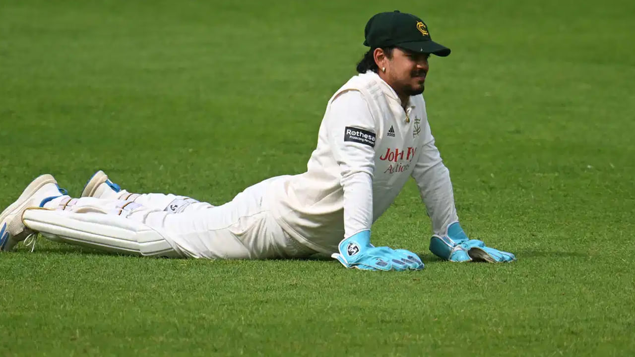 రిషబ్ పంత్ గాయం నేపథ్యంలో, అతని స్థానంలో ఇషాన్ కిషన్‌ను జట్టులోకి తీసుకునే అవకాశం ఉందని మొదట భావించారు. ఇషాన్ కిషన్ ఇటీవల కౌంటీ క్రికెట్‌లో మంచి ప్రదర్శన కనబరిచాడు. భారత్-ఏ జట్టులో కూడా ఉన్నాడు. కాబట్టి, పంత్‌కు సరైన ప్రత్యామ్నాయంగా ఇషాన్ పేరు బలంగా వినిపించింది. అయితే, తాజా సమాచారం ప్రకారం, ఇషాన్ కిషన్ కూడా గాయంతో బాధపడుతున్నాడు.