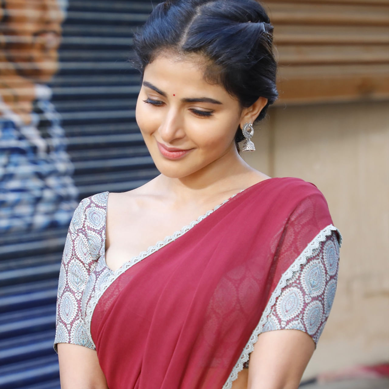 పైన ఫోటోలో కనిపిస్తున్న ఈ అమ్మడు గుర్తుందా.. ? తెలుగులో చేసిన ఒక్క సినిమా అట్టర్ ప్లాప్ అయ్యింది. దీంతో ఈ బ్యూటీకి తెలుగులో అంతగా అవకాశాలు రాలేదు. కానీ ఇప్పుడు సోషల్ మీడియాలో మాత్రం నిత్యం గ్లామర్ ఫోటోలతో మెంటలెక్కిస్తోంది. ఇంతకీ ఈ వయ్యారి ఎవరంటే.. 