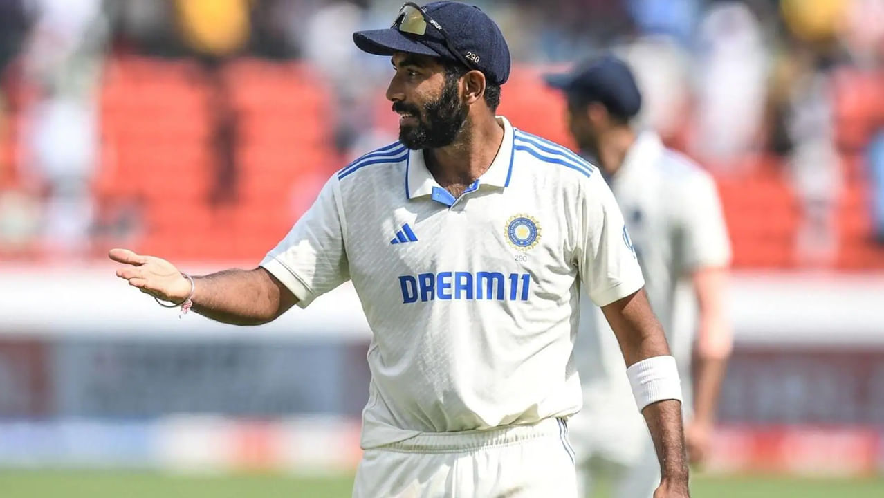 ప్రస్తుతం 48వ టెస్టు మ్యాచ్ ఆడుతున్న బుమ్రా, తన టెస్టు కెరీర్‌లో 90 ఇన్నింగ్స్‌ల తర్వాత ఇలా 100 పరుగులు ఇవ్వడం గమనార్హం. గత ఏడేళ్లుగా అద్భుతమైన ప్రదర్శన కనబరుస్తున్న బుమ్రా, తన ఖచ్చితమైన బౌలింగ్, పొదుపుగా పరుగులు ఇవ్వడం, కీలక సమయాల్లో వికెట్లు తీయడంలో పేరుగాంచాడు. అయితే, ఈసారి ఇంగ్లాండ్ బ్యాట్స్‌మెన్ల ప్రదర్శన ముందు అతని బౌలింగ్ ఏమాత్రం పని చేయలేదని స్పష్టమైంది.