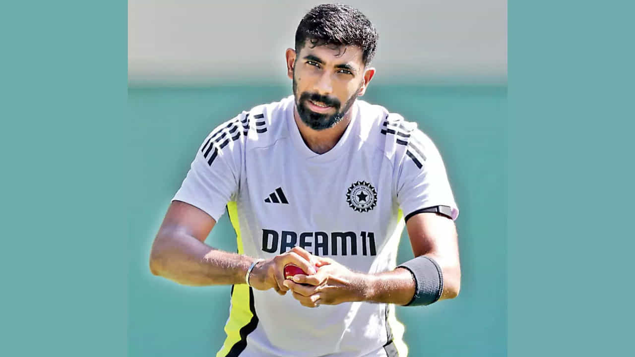 బుమ్రా ఇప్పటివరకు టెస్ట్ సిరీస్‌లో 12 వికెట్లు పడగొట్టాడు. అయినప్పటికీ అతను తన స్థాయిని బట్టి రాణించలేదనేది కూడా నిజం. మాంచెస్టర్ టెస్ట్ బుమ్రాకు చాలా ప్రత్యేకమైనది. ఎందుకంటే అతను మొదటిసారి ఈ మైదానంలో ఆడటం కనిపిస్తుంది. ఇప్పుడు ఈ మైదానం పిచ్ బుమ్రాకు ఎంత ఇష్టమో చూడాలి.