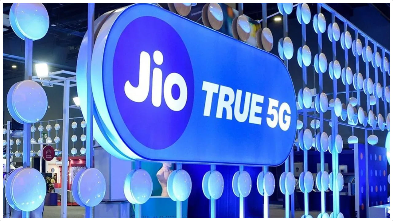 Jio: జియో యూజర్లకు గుడ్‌న్యూస్‌.. 3 నెలలు ఉచితం JioHotstar, 50 రోజులు ఉచిత JioFiber