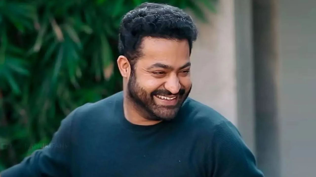 తారక్ ఎన్నో హిట్ సినిమాలు చేశారు. ఈయన చేసిన సినిమాల్లో చాల వరకు హిట్స్ , కొన్ని సినిమాలు ఫ్లాప్ టాక్ అందుకున్నాయి. అయితే చిత్ర పరిశ్రమలో చాలా మంది హీరోలు తమ తమ వ్యక్తిగత కారణాల వలన కొన్ని సినిమాలు వదులు కోవాల్సి వస్తుంది. వారు రిజక్ట్ చేసిన సినిమాలు కొన్ని సార్లు హిట్ అవుతే మరికొన్ని సార్లు ఫ్లాప్ అవుతాయి.