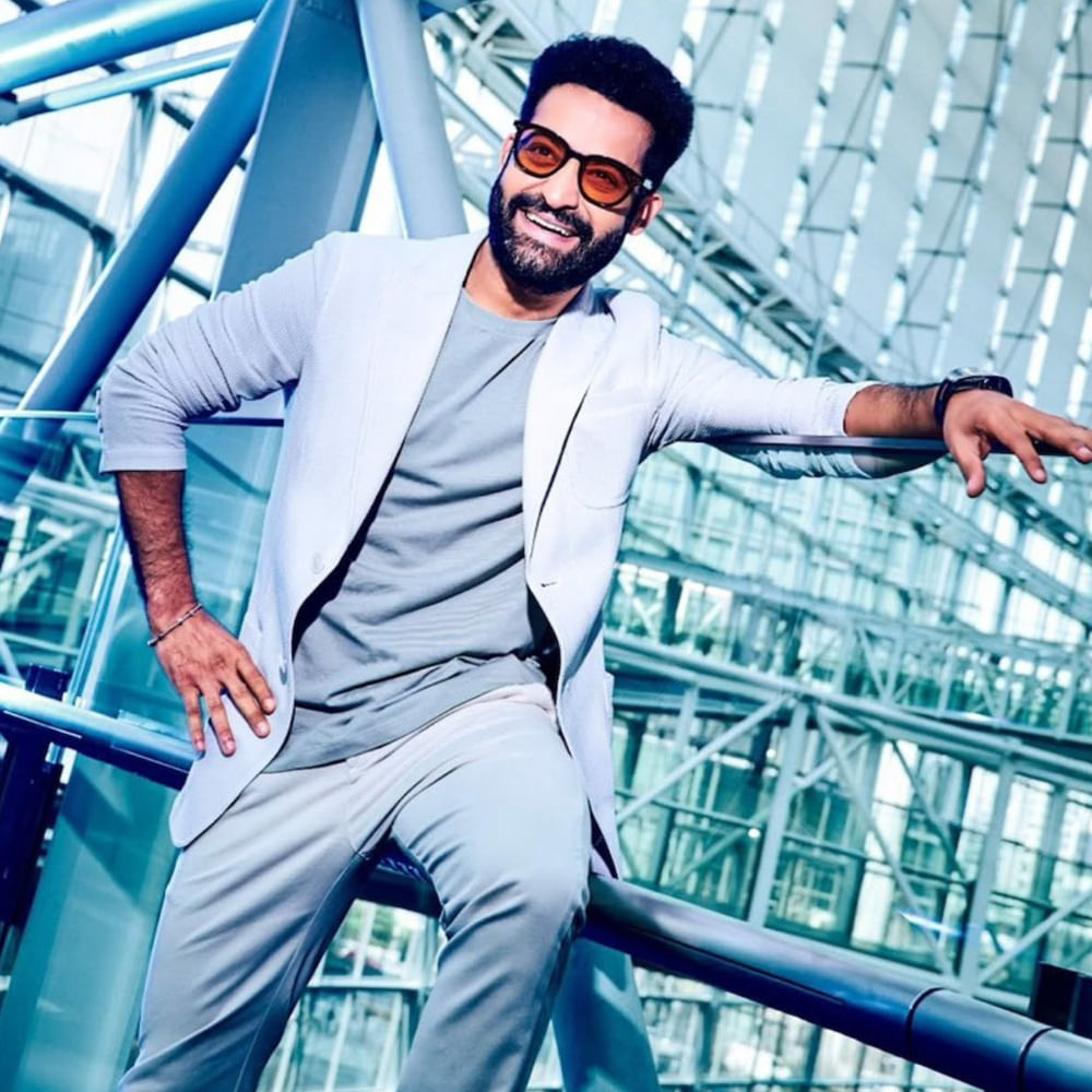 అందుకే అభిమానుల ఆశలు నిజం చేస్తూ అదిరిపోయే సాంగ్ను ప్లాన్ చేశారు దర్శకుడు అయాన్ ముఖర్జీ. ఈ సాంగ్ను గతంలోనే షూట్ చేసేందుకు ప్లాన్ చేసినా.. హృతిక్ గాయపడటంతో ఆలస్యమైంది.