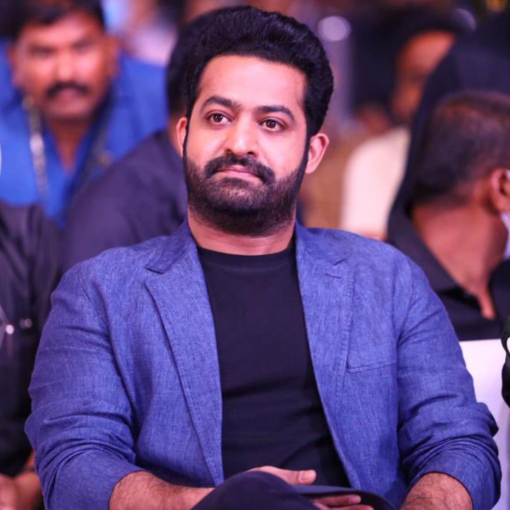 ఇప్పుడు అలాంటి పాటనే వార్ 2 కోసం కూడా రెడీ చేస్తున్నారు. కానీ ఈ సారి స్కేల్తో పాటు డ్యాన్స్ మూమెంట్స్ విషయంలో స్పెషల్ కేర్ తీసుకుంటున్నారు మేకర్స్.