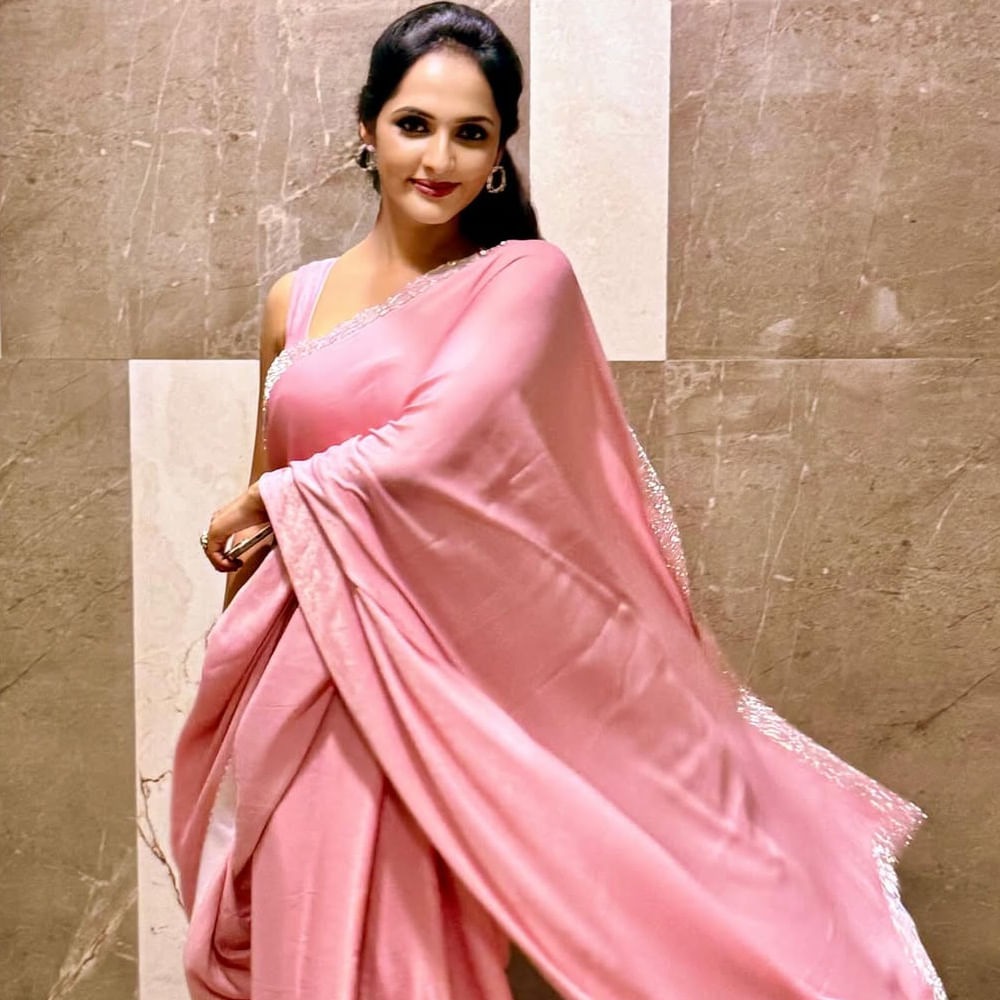 శుక్ర, మాటరాని మౌనమిది, ఏ మాస్టర్ పీస్ వంటి వినూత్న చిత్రాలతో ఆకట్టుకున్న దర్శకుడు పూర్వాజ్ దర్శకత్వంలో ఓ సినిమాలో నటిస్తుంది. అదే కిల్లర్. సైంటిఫిక్ యాక్షన్ థ్రిల్లర్ డ్రామాగా వస్తున్న ఈ చిత్రంలో పూర్వాజ్ హీరోగా నటించగా.. జ్యోతి పుర్వాజ్ కథానాయికగా నటిస్తుంది. ఇదివరకు విడుదలైన గ్లింప్స్ ఆకట్టుకుంది. 