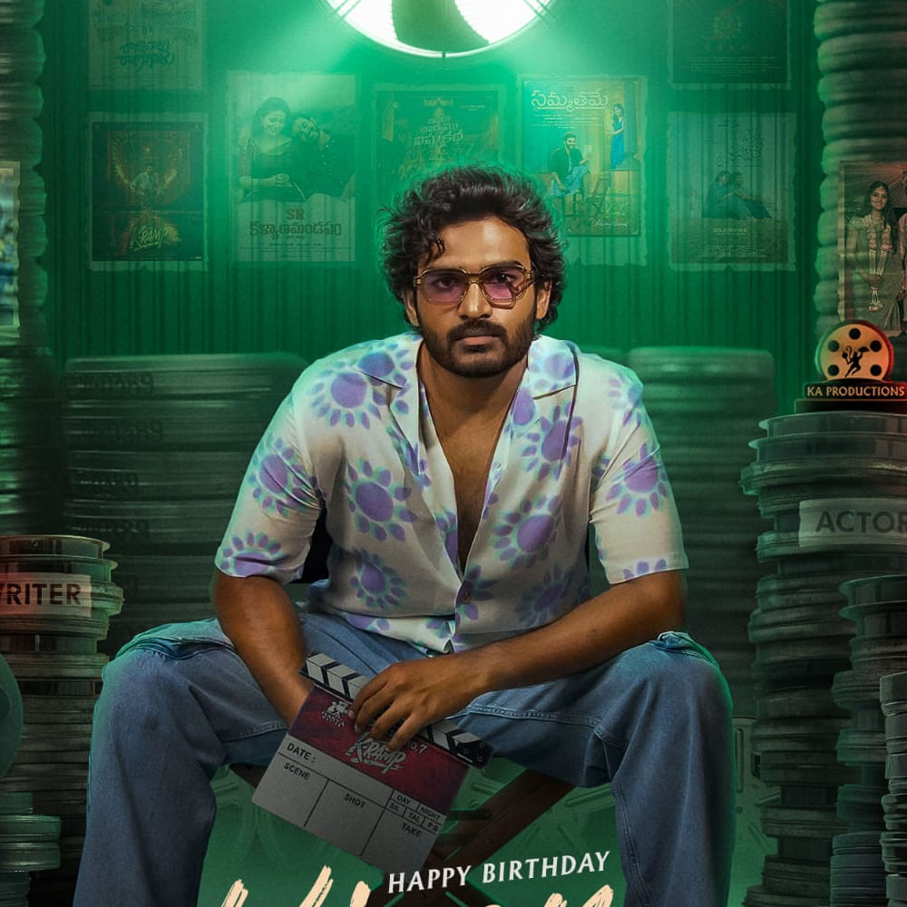 తాజాగా కిరణ్ అబ్బవరం హీరోగా నటిస్తున్న కే ర్యాంప్ టీజర్ విడుదలైంది. దిల్ రూబా ఫ్లాప్తో మనోడు పూర్తిగా రూట్ మార్చేసి.. ఎంటర్టైన్మెంట్ వైపు వచ్చేసారు. కే ర్యాంప్తో ర్యాంప్ ఆడించాలని ఫిక్సైపోయారు కిరణ్.