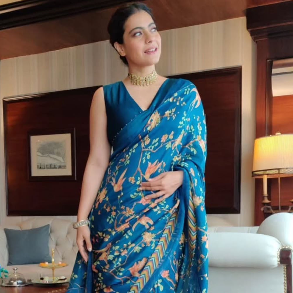 గతంలో ఓ ఇంటర్వ్యూలో కాజోల్ మాట్లాడుతూ.. కెరీర్ మొదట్లో తనను కొంతమంది నల్లగా ఉన్నానని.. లావుగా ఉన్నానని ఎగతాళి చేశారని.. నువ్వు హీరోయిన్ ఏంటీ అంటూ వెక్కిరించారని.. ఆ మాటలు విన్నప్పుడు చాలా బాధపడ్డానని చెప్పుకొచ్చింది. 