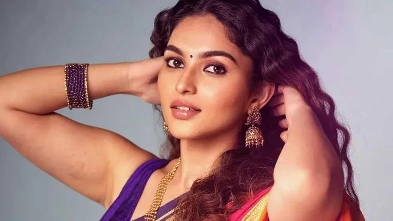 కన్నడ బ్యూటీ కాయదు మోగిల్ పేట్ సినిమా ద్వారా వెండితెరపైకి ఎంట్రీ ఇచ్చింది. ఇక శ్రీవిష్ణు సరసన అల్లూరి సినిమా ద్వారా తెలుగు సిల్వర్ స్క్రీన్ పై సందడి చేసింది. ఈ మూవీతో ఈ అమ్మడు అంతగా ఫేమ్ రాలేదు.