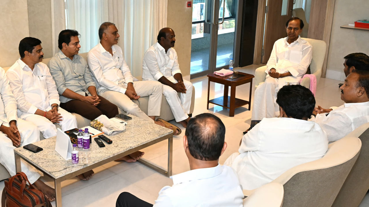 KCR: అనారోగ్యం నుంచి కోలుకున్న కేసీఆర్.. ఆస్పత్రి నుంచి డిశ్చార్జి..