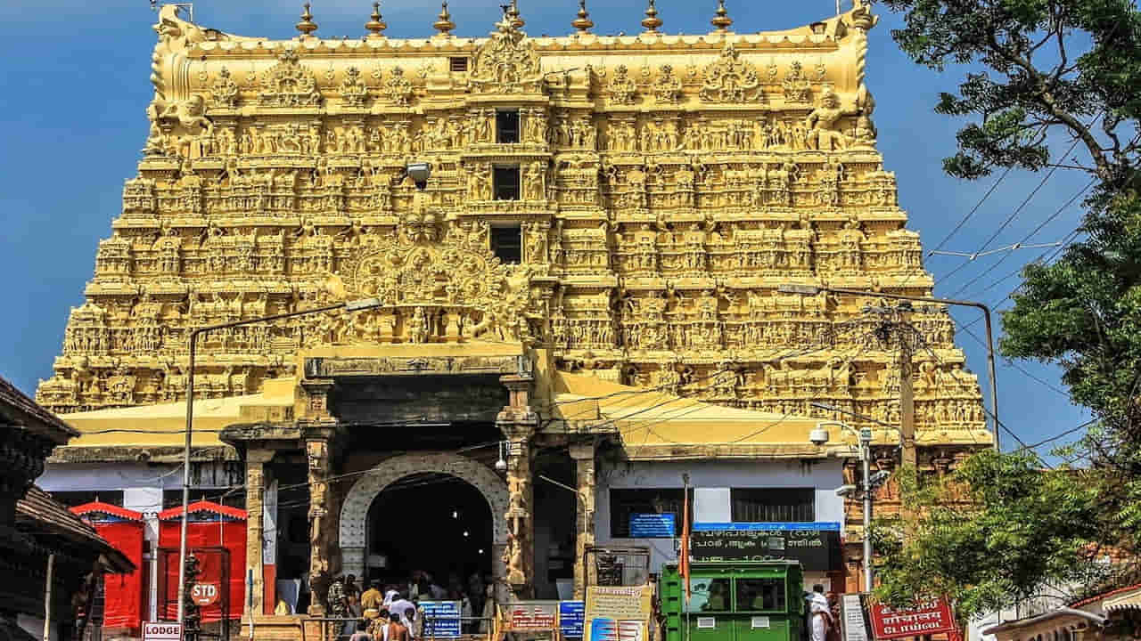 స్ట్మార్ట్‌ గ్లాసెస్‌తో ఆలయంలోకి వస్తున్న భక్తుడు.. అనుమానం వచ్చి చెక్‌చేయగా..