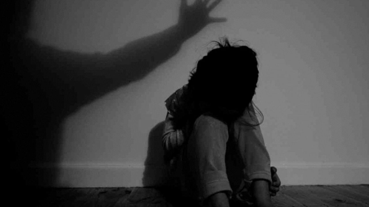 వీడేమి తండ్రి రా బాబు.. మద్యానికి బానిసై.. కన్నకూతురిపై దారుణం.. కట్‌చేస్తే..