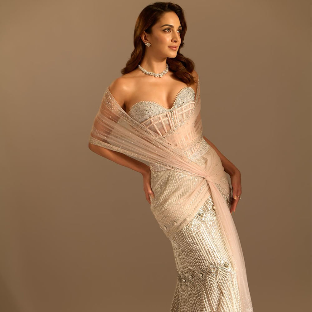 కియారా అద్వానీ సైతం అంతే..! అప్పుడెప్పుడో ఏడేళ్ళ కింద భరత్ అనే నేనుతో పరిచయమై.. వినయ విధేయ రామలో చరణ్‌తో జోడీ కట్టారు ఈ బ్యూటీ. మళ్లీ ఆరేళ్ళ తర్వాత అదే చరణ్‌తో గేమ్ ఛేంజర్ చేసారు. మధ్యలో ఎన్ని ఆఫర్స్ వచ్చినా నో చెప్పారు కియారా. ఇకపై చేస్తారో లేదో క్లారిటీ లేదు.. వార్ 2లో నటిస్తున్నా అది కూడా హిందీ సినిమానే. 