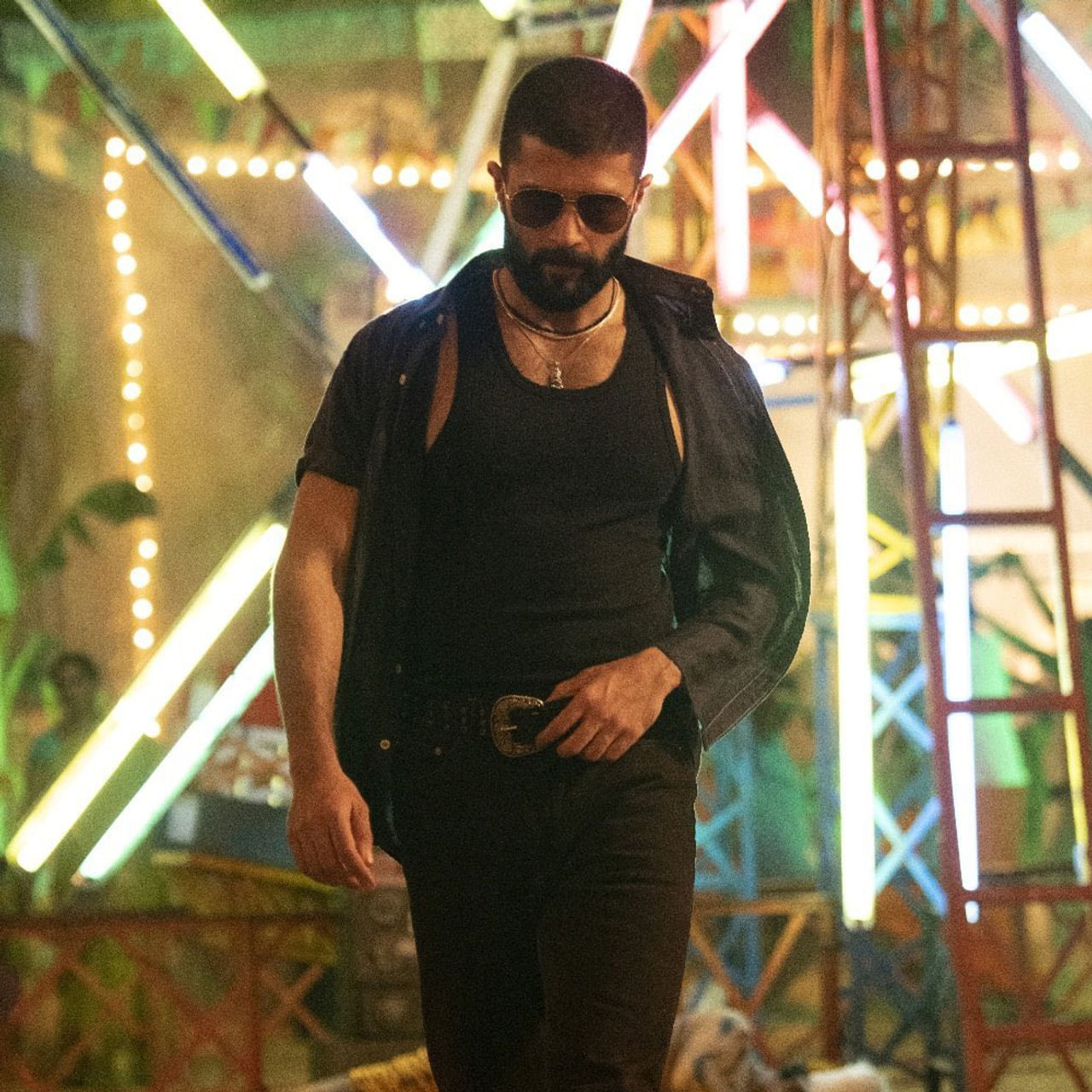 విజయ్ దేవరకొండ హీరోగా గౌతమ్ తిన్ననూరి దర్శకత్వంలో తెరకెక్కిన సినిమా కింగ్డమ్. డిఫరెంట్ బ్యాక్డ్రాప్లో ఎమోషనల్ యాక్షన్ థ్రిల్లర్గా తెరకెక్కిన ఈ సినిమా జూలై 31న ప్రేక్షకుల ముందుకు రానుంది.