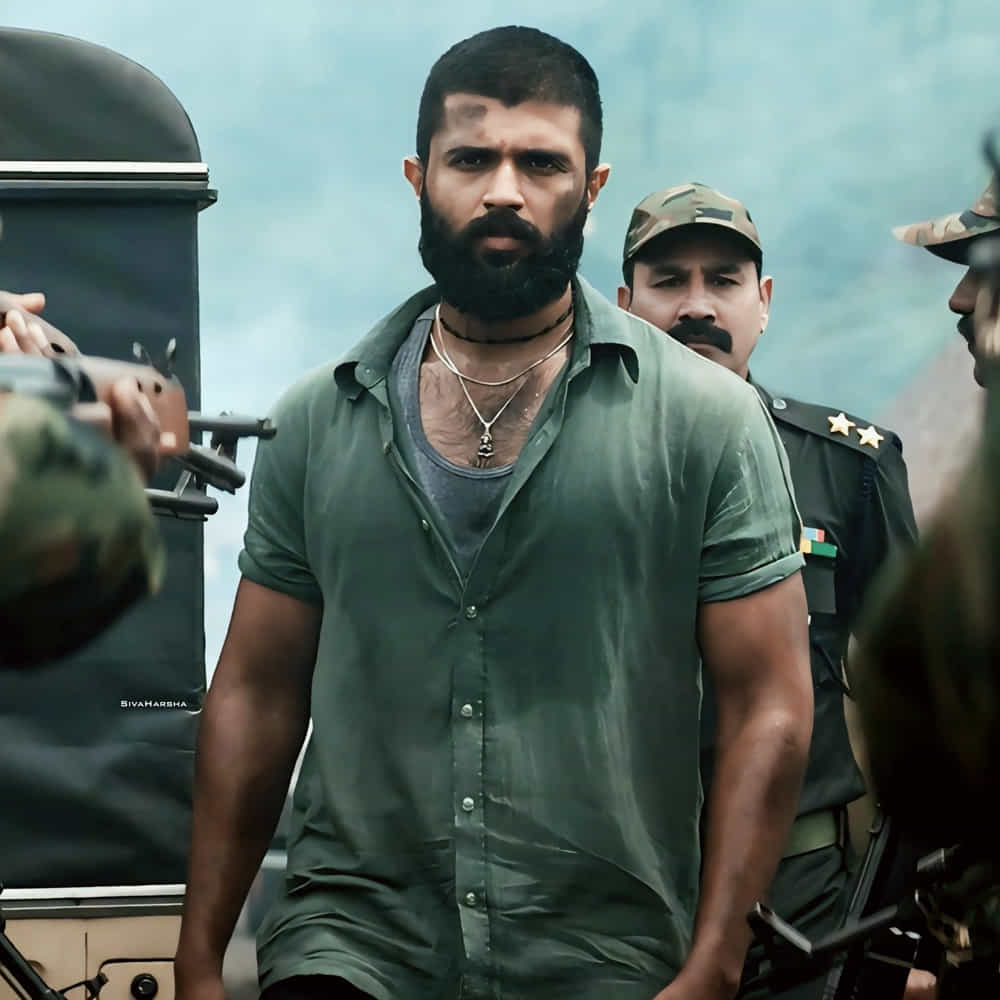 విజయ్‌ దేవరకొండను ఓవర్‌ నైట్‌ స్టార్‌ను చేసిన సినిమా అర్జున్‌ రెడ్డి. అప్పటి వరకు ఉన్న సినిమాటిక్‌ రూల్స్‌ను బ్రేక్ చేస్తూ వచ్చిన ఈ మూవీ సెన్సేషన్ క్రియేట్ చేసింది.  ఆ తరువాత గీత గోవిందం విషయంలో మరోసారి అలాంటి సెన్సేషన్ క్రియేట్ చేశారు రౌడీ హీరో. 