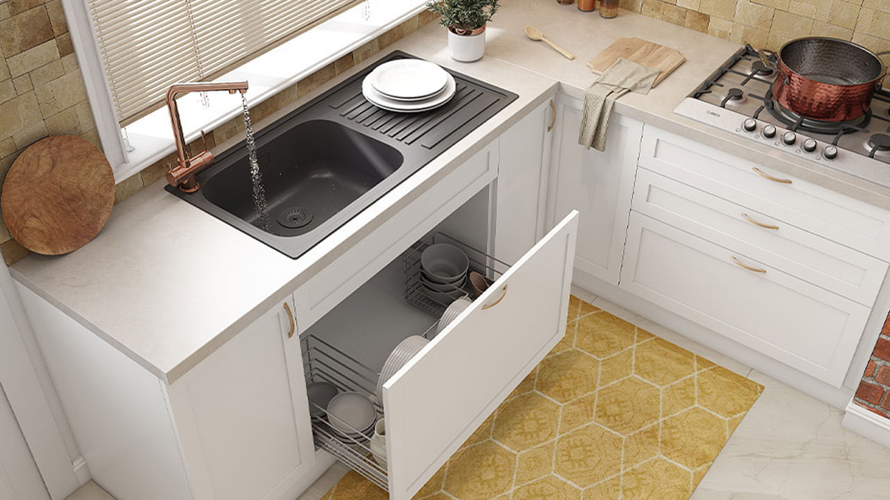 Vastu Tips: వంట గదిలో ఈ రెండు పాత్రలను మర్చిపోయి కూడా తలక్రిందులుగా పెట్టకండి.. దరిద్రం పట్టుకుంటుంది..