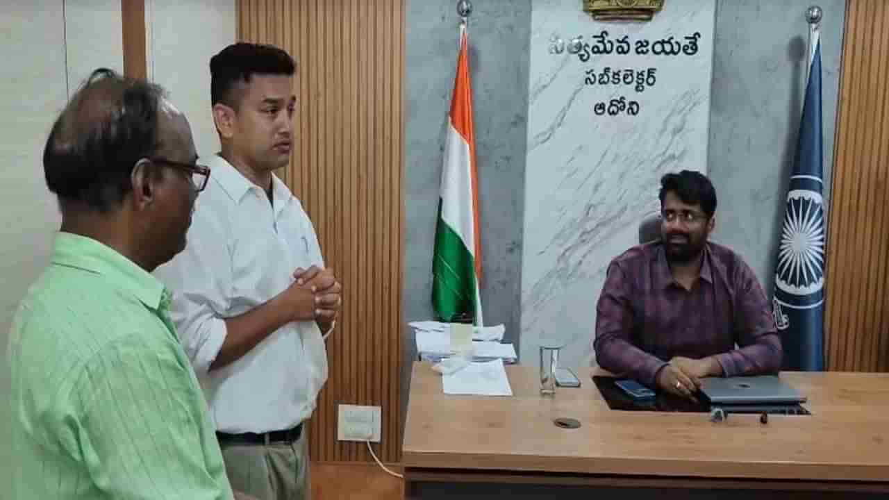 ఐదేళ్లకే రైలెక్కి తప్పిపోయాడు.. కట్ చేస్తే.. 32 ఏళ్ల తర్వాత జరిగిన సీన్ ఇది!