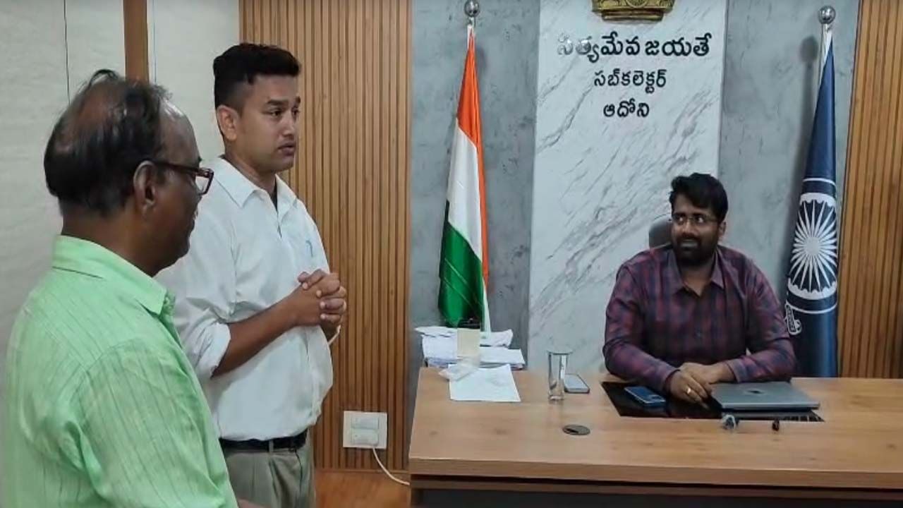 ఐదేళ్లకే రైలెక్కి తప్పిపోయాడు.. కట్ చేస్తే.. 32 ఏళ్ల తర్వాత జరిగిన సీన్ ఇది!