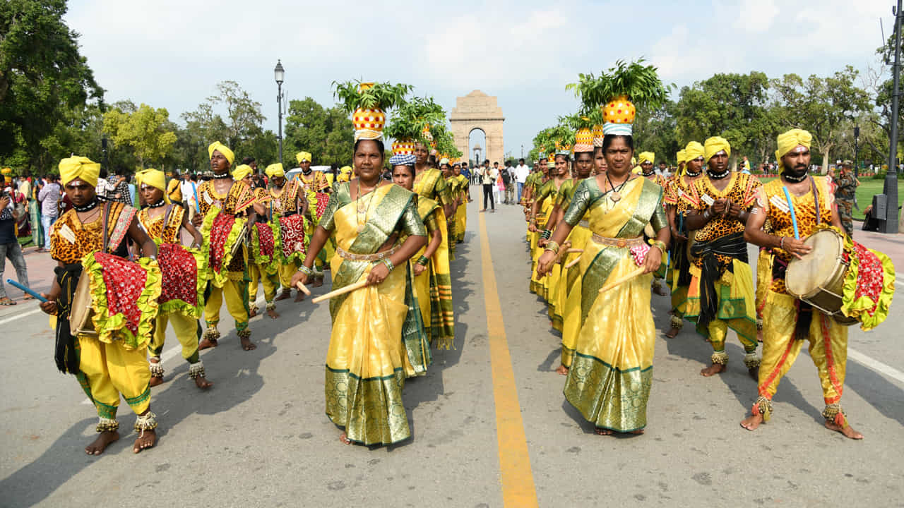ముందుగా సింహవాహినీ ఆలయ కమిటీ సభ్యులు ఇండియా గేట్ వద్ద అమ్మవారి ఘటాలకు  ప్రత్యేక వూజలు నిర్వహించారు. ఈ కార్యక్రమానికి తెలంగాణ భవన్ రెసిడెంట్ కమీషనర్ డా.శశాంక్ గోయల్ ముఖ్య అతిధిగా హాజరయ్యారు. 