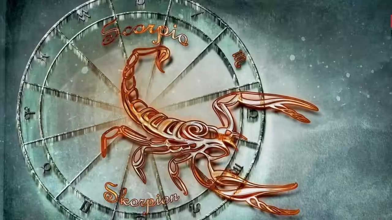 వృశ్చిక రాశి : ఈ రాశి వారు చాలా ఆనందంగా గడుపుతారు. కొత్త వ్యాపారాన్ని ప్రారంభించే అవకాశం ఉంది. మొండి బాకీలు వసూలు అవుతాయి. ఉద్యోగంలో పదోన్నతి పొందే సూచనలు ఉన్నాయి. కెరీర్ లో సానుకూల మార్పులు కనిపిస్తున్నాయి. ఇంటా బయట సంతోషక వాతావరణం ఏర్పడుతుంది. తీర్థయాత్రలు చేసే అవకాశం ఉంది. ఆనందంగా గడుపుతారు.