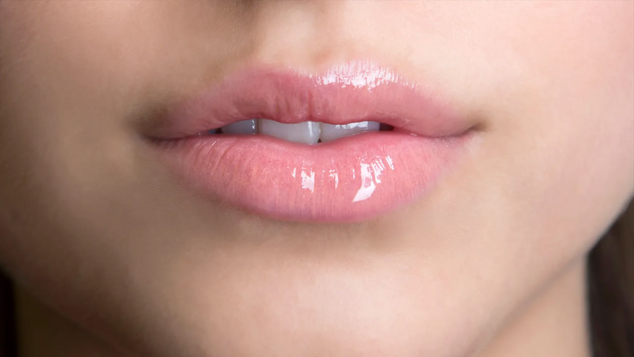 Lip Care: లిప్‌స్టిక్‌.. లిప్‌గ్లాస్‌.. లిప్‌బామ్.. ఏది మీ పెదాలకు మంచిదో తేల్చుకోలేకపోతున్నారా?