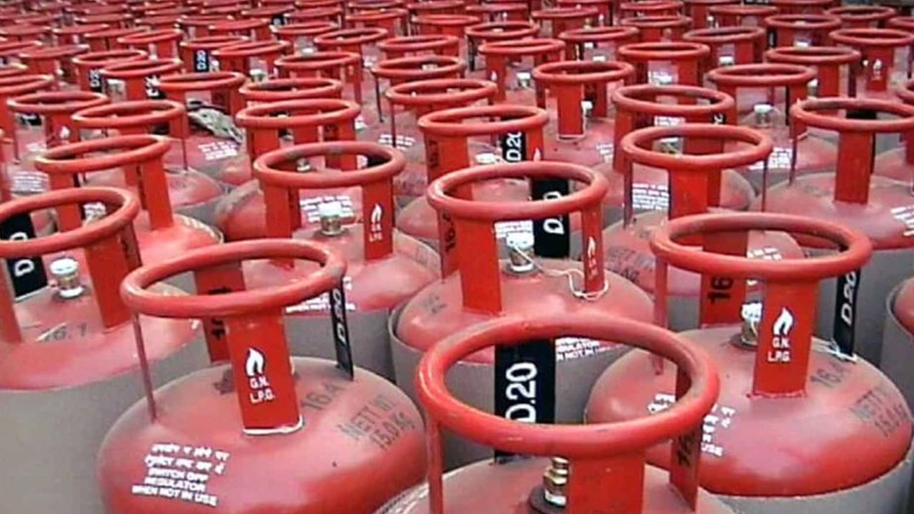 LPG Gas Cylinder: ఒకటో తేదీ బిగ్‌ గుడ్‌న్యూస్.. భారీగా తగ్గిన గ్యాస్‌ సిలిండర్‌ ధర.. ఎంతంటే?