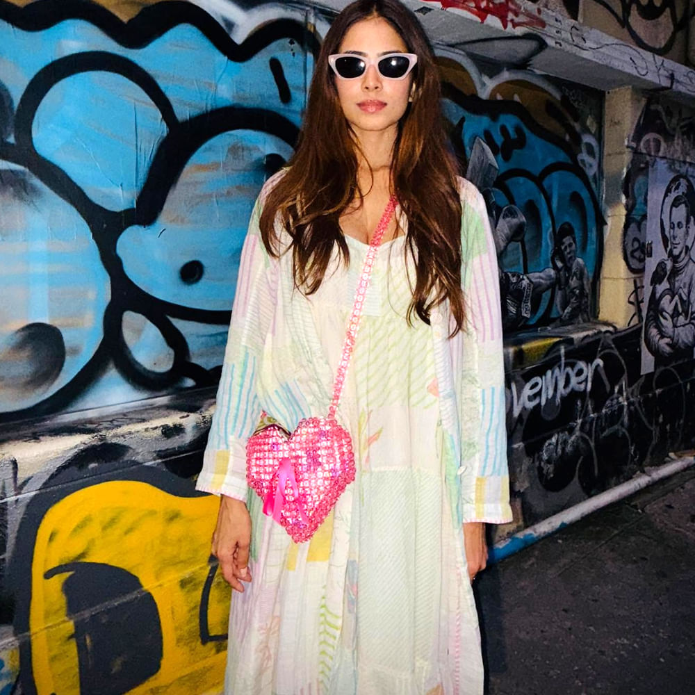 ఆ తర్వాత నటుడు విజయ్ సరసన లోకేష్ కనగరాజ్ దర్శకత్వంలో మాస్టర్ సినిమాలో నటించి అభిమానుల గుండెల్లో స్థానం సంపాదించుకుంది. రీసెంట్ గా దర్శకుడు బి. రంజిత్ దర్శకత్వంలో విక్రమ్ నటించిన “తంగళన్”లో మాళవిక మోహనన్ కీలక పాత్ర పోషించింది. మాళవిక ఈ సినిమాలో డిఫరెంట్ క్యారెక్టర్ చేసి మెప్పించింది.