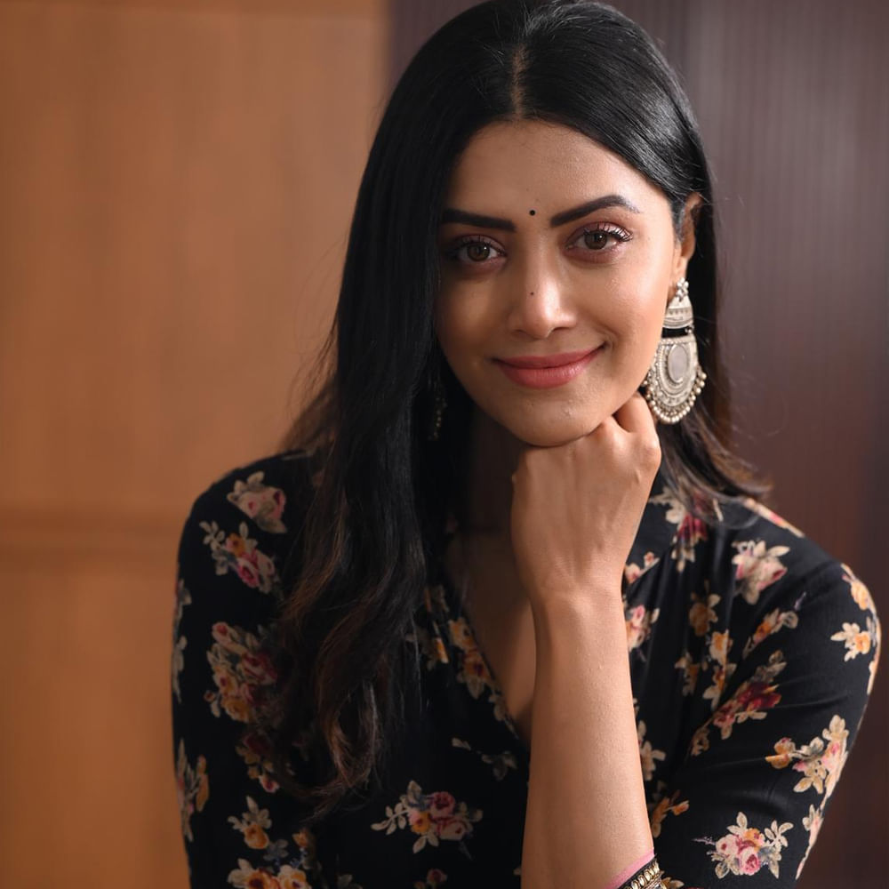 అయితే ఈ సినిమాలో ఆమెపై రెండు రోజులపాటు షూటింగ్ చేశారట. చివరకు ఎడిటింగ్ లో ఆమె పార్ట్ మొత్తం తీసేసి కేవలం కొన్ని సెకన్లు మాత్రమే చూపించారట. ఆ విషయం తనకు బాధ కలిగించిందని చెప్పుకొచ్చింది. ఈ సినిమాలో ఒక్క నిమిషం కూడా ఆన్ స్క్రీన్ లేకపోవడంతో నచ్చలేదని.. అందుకే ఆ సినిమాలో నటించి తప్పు చేశానంటుంది మమతా. 