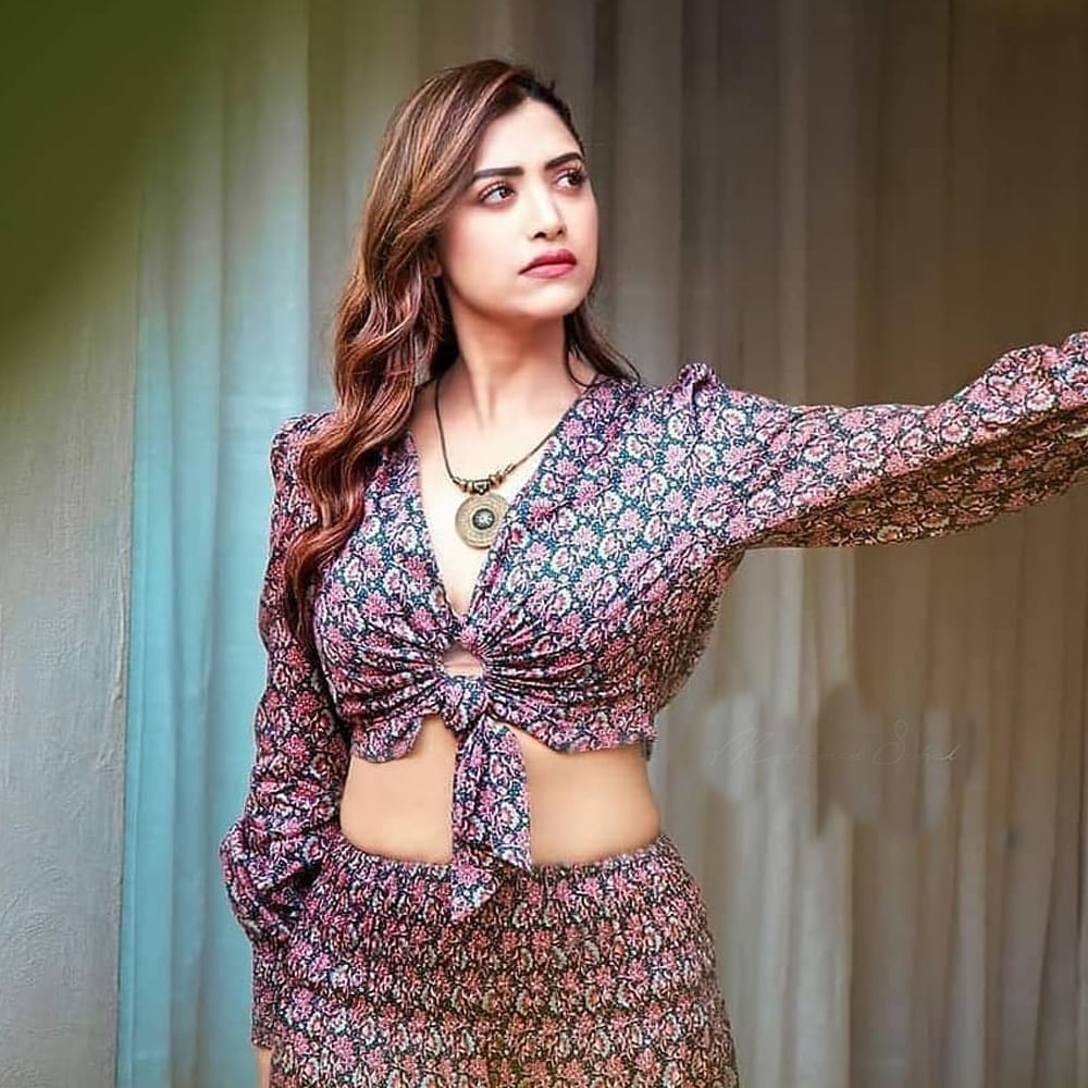 ఆమె మరెవరో కాదండి.. హీరోయిన్ మమతా మోహన్ దాస్. తెలుగులో యమదొంగ సినిమాతో ఫుల్ క్రేజ్ సొంతం చేసుకుంది. కానీ ఈ బ్యూటీకి అంతగా గుర్తింపు మాత్రం రాలేదు. చాలా కాలంగా సినిమాలకు దూరంగా ఉన్న మమతా మోహన్ దాస్.. ఇటీవలే మహారాజా సినిమాతో మరోసారి వెండితెరపై సందడి చేసింది. 