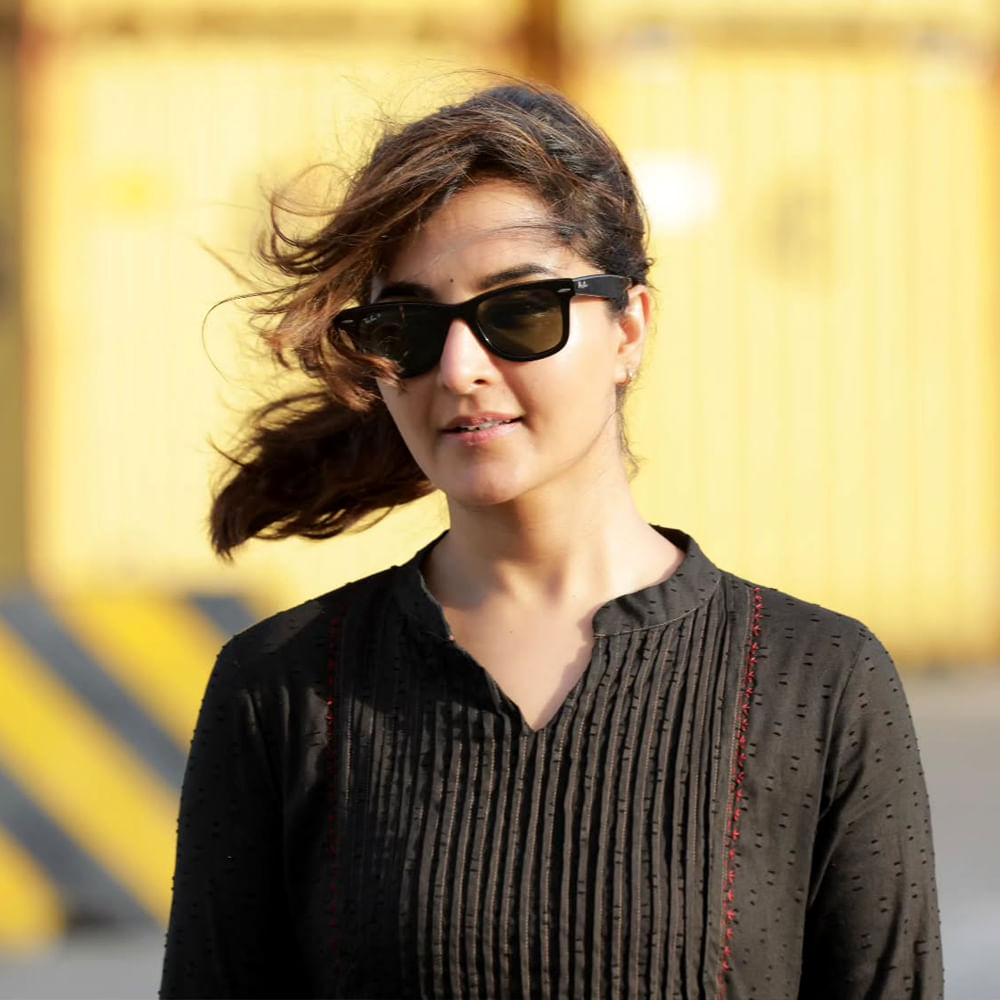   పై డీ గ్లామర్ ఫోటో ఆమె నటించిన అసురన్ సినిమాలోది. ధనుష్ హీరోగా నటించిన అసురన్ సినిమాలో ఆమె అద్భుతంగా నటించింది. ఈ సినిమాలో ధనుష్ భార్యగా కనిపించింది మంజు. వెట్రిమారన్ దర్శకత్వం వహించిన ఈ సినిమా బ్లాక్ బస్టర్ హిట్ గా నిలిచింది. ఇక ఇప్పుడు ఈ అమ్మడు సూపర్ స్టార్ రజినీకాంత్ నటిస్తున్న వెట్టయన్ సినిమాలోనూ నటించి మెప్పించింది. 