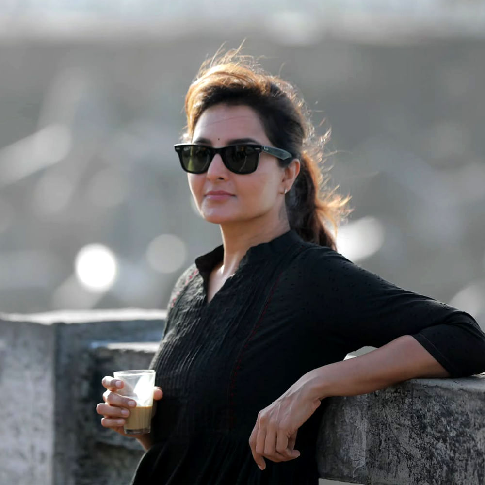 అలాగే నటనతోనూ ఈ అమ్మడు తోపే.. ఇంతకూ ఆమె ఎవరో కనిపెట్టారా.? ఆమె కేవలం నటి మాత్రమే కాదు నిర్మాత కూడా.. ఎన్నో సూపర్ హిట్ సినిమాల్లో నటించింది ఆమె.  ఎవరో గుర్తుపట్టారా.? అందానికి కేరాఫ్ అడ్రస్ ఆమె..పై ఫొటోలో ఉన్న నటి ఎవరో కాదు మలయాళ ముద్దుగుమ్మ మంజు వారియర్.