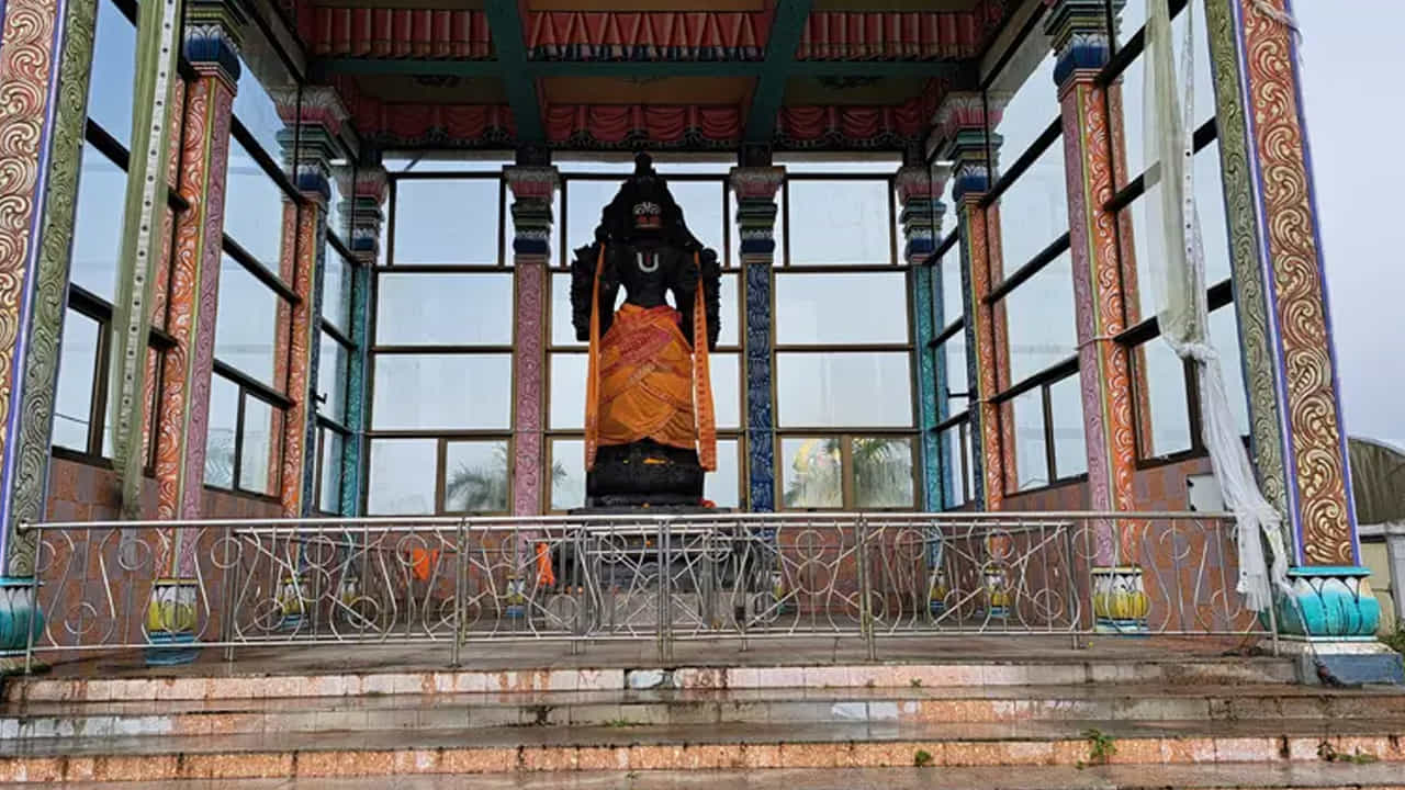 20వ శతాబ్దం రెండవ భాగంలో స్థాపించబడిన ఈ ఆలయం, విశ్వాసుల ఉదార విరాళాలు, స్థానిక సమాజం మద్దతు కారణంగా, సంవత్సరాలుగా విస్తరణ, పునరుద్ధరణ జరుపుకుంది. ఇది భారతీయ సంతతికి చెందిన మారిషస్ ప్రజల పట్టుదల, విశ్వాసానికి నిదర్శనం. వారు తమ పూర్వీకుల మాతృభూమి నుంచి దూరంగా ఉన్నప్పటికీ తమ మతపరమైన సంప్రదాయాలను కాపాడుకోగలిగారు.