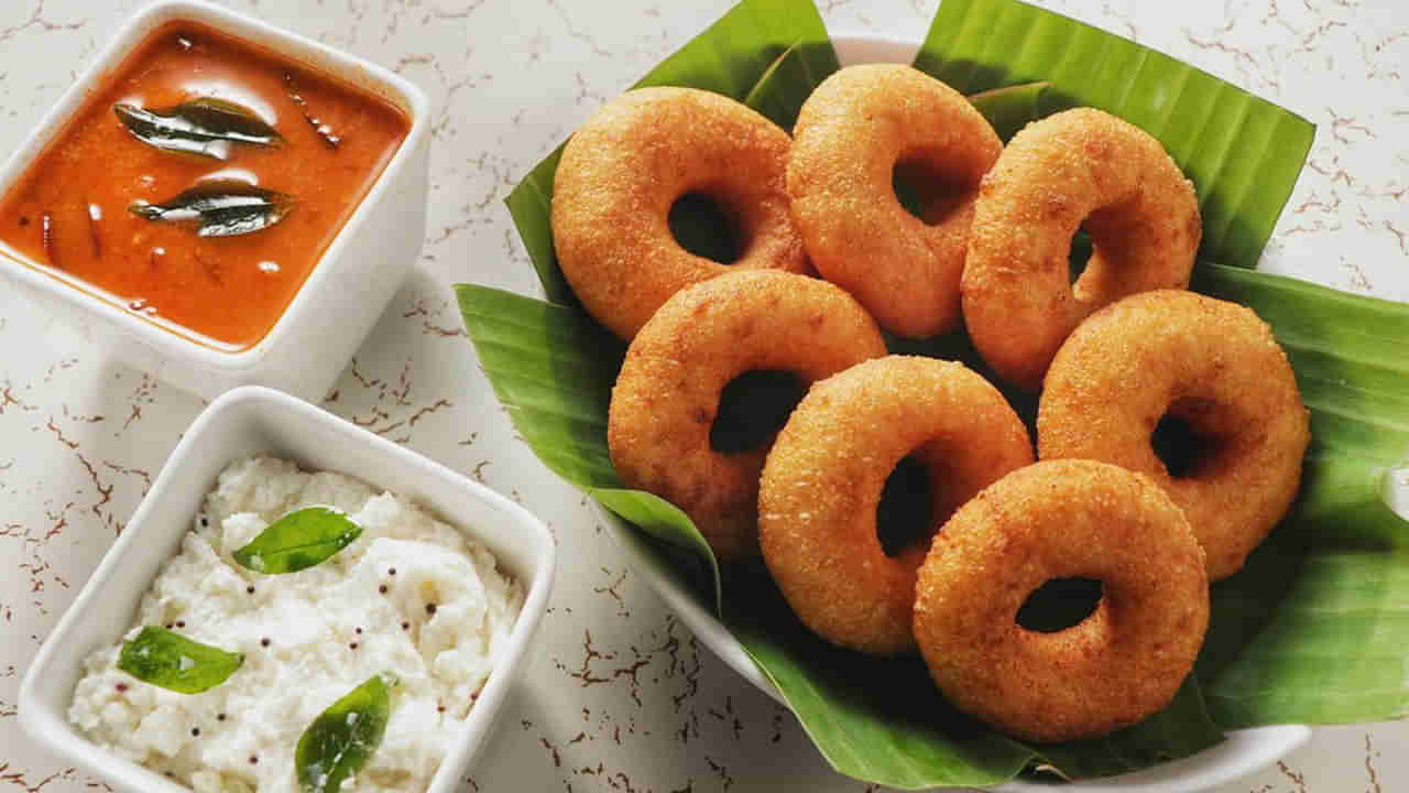 వార్నీ.. వడ మధ్యలో రంధ్రం వెనుక ఇంత కథ ఉందా..? చాలా మందికి తెలియని సీక్రెట్ ఏంటంటే..