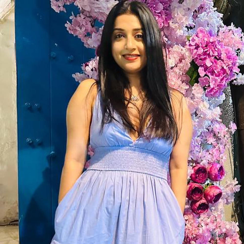 Meera Jasmin Looks